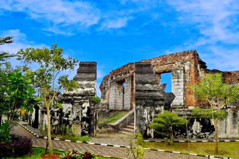 Melacak Jejak Kerajaan Islam Karawang