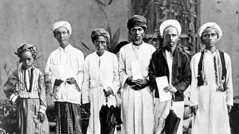 Sakralitas Fashion Budaya dan keagamaan Sunda